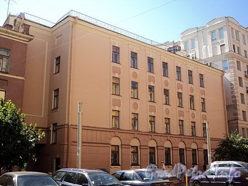 Захарьевская ул., д. 35. Фасад здания. Фото июль 2010 г.