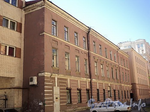 Захарьевская ул., д. 37. Фасад здания. Фото июль 2010 г.