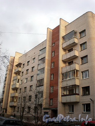 Енотаевская ул., д. 10, корп. 2. Фасад жилого дома. Фото апрель 2010 г.