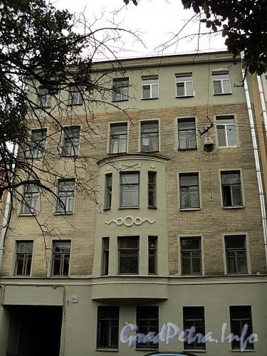 Астраханская ул., д. 30, лит. А. Фасад здания. Фото август 2010 г.