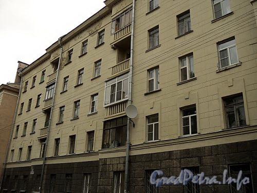 Саратовская ул., д. 29. Фрагмент фасада. Фото август 2010 г.