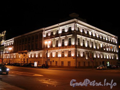 Гороховая ул., д. 2 / Адмиралтейский пр., д. 6. Общий вид. Ночная подсветка здания. Фото июль 2010 г.