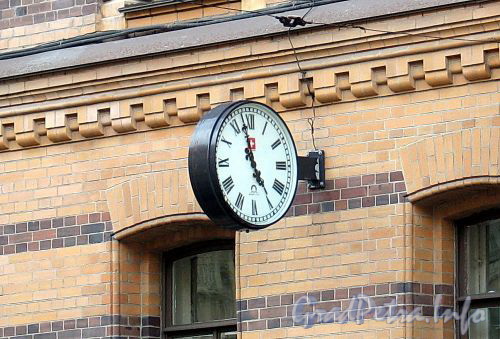 Кирочная ул., д. 1. Уличные часы. Фото сентябрь 2010 г.