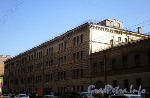 Кирочная ул., д. 15. Фасад центрального корпуса. Фото апрель 2010 г.