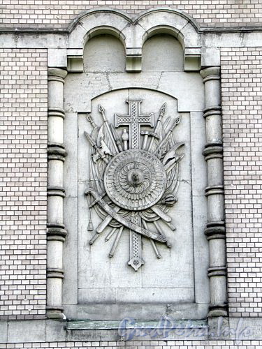 Кирочная ул., д. 43. Здание музея А.В. Суворова. Барельеф на фасаде правого крыла здания. Фото сентябрь 2010 г.