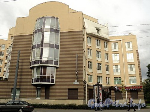 Боткинская ул., д. 15, корп. 1. Фрагмент фасада. Фото сентябрь 2010 г.