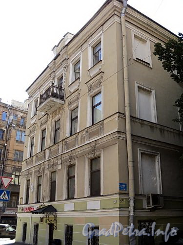 Ул. Радищева, д. 2 / ул. Жуковского, д. 34. Фасад здания по улице Радищева. Фото июль 2010 г.