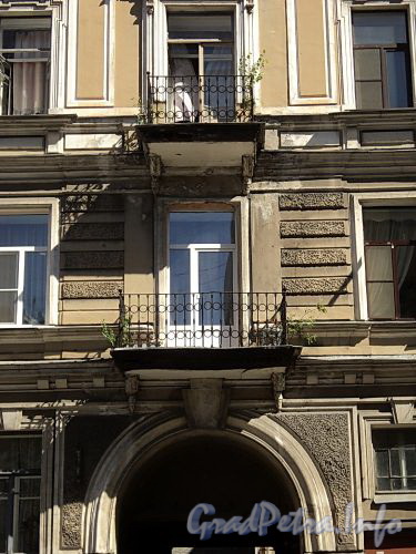 Ул. Радищева, д. 5-7. Балконы. Фото июль 2010 г.