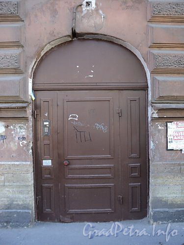 Ул. Радищева, д. 30. Дверь подъезда. Фото июль 2010 г.