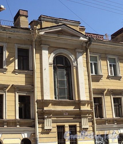 Ул. Радищева, д. 37. Центральная часть фасада. Фото июль 2010 г.