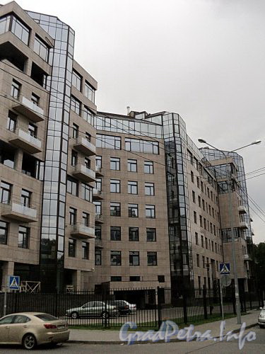 Кемская ул., д. 1. Элитный жилой комплекс «MaXXimum». Фасад по Кемской улице. Фото сентябрь 2010 г.