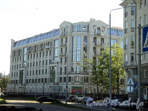 Кемская ул., д. 7. Элитный жилой комплекс. Вид от набережной Мартынова. Фото июнь 2010 г.