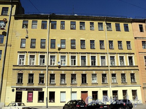 Тверская ул., д. 12 (правая часть). Фасад здания. Фото август 2010 г.