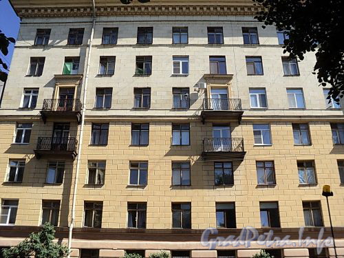Тверская ул., д. 18. Фрагмент фасада по Ставропольской улице. Фото август 2010 г.