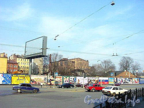 Участок дома 12 по Тульской улице. Вид от Новгородской улицы. Фото апрель 2004 г.