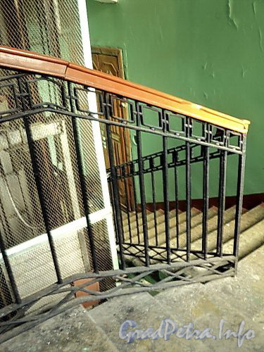 Рузовская ул., д. 3. Решетка перил лестницы. Фото август 2010 г.