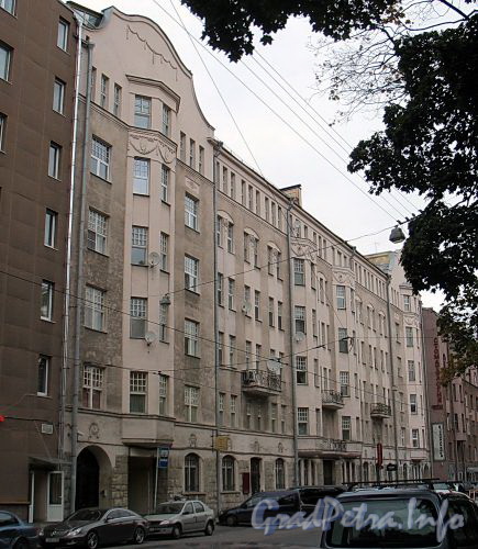 Петропавловская ул., д. 4 (правая часть). Общий вид. Фото октябрь 2010 г.