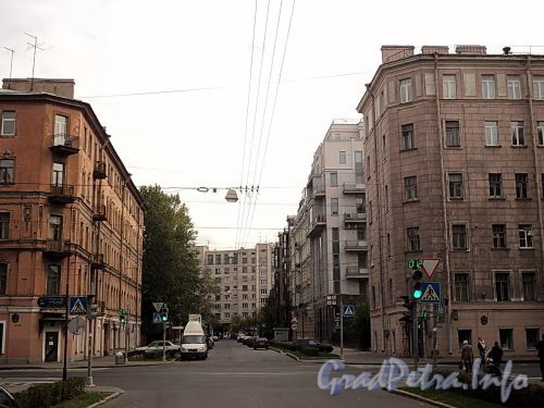 Перспектива Мичуринской улицы от улицы Куйбышева в сторону Петровской набережной. Фото октябрь 2010 г.