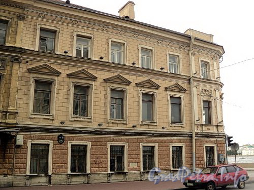 Гагаринская ул., д. 1 (угловая часть) / наб. Кутузова, д. 24. Фасад по Гагаринской улице. Фото сентябрь 2010 г.