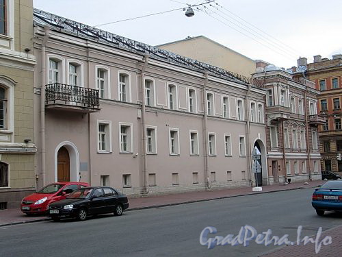 Гагаринская ул., д. 4 / Шпалерная ул., д. 2 (угловая часть). Общий вид с Гагаринской улицы. Фото сентябрь 2010 г.