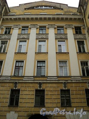 Гагаринская ул., д. 3. Дворовый корпус. Фрагмент фасада. Фото сентябрь 2010 г.