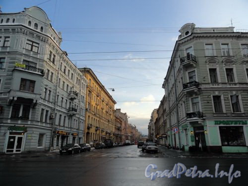 Перспектива 7-ой Советской улицы от Суворовского проспекта в сторону Дегтярной улицы. Фото декабрь 2010.