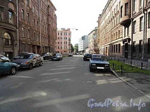 Перспектива 10-й Советской улицы от дома 17 в сторону улицы Моисеенко. Фото 2010 г.