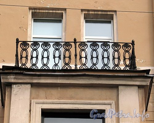 Гагаринская ул., д. 28. Решетка балкона эркера. Фото сентябрь 2010 г.