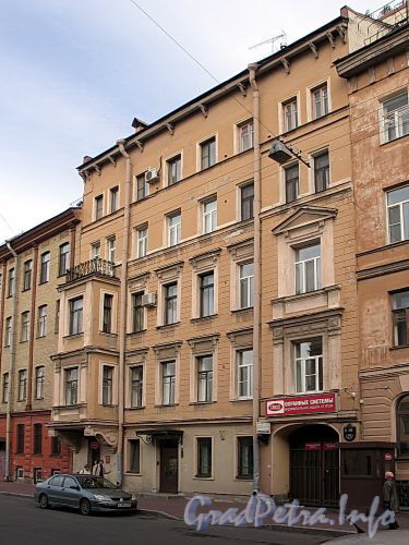 Гагаринская ул., д. 28. Фасад здания. Фото сентябрь 2010 г.