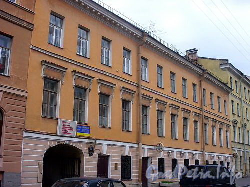 Гагаринская ул., д. 32. Фасад здания. Фото июнь 2004 г.