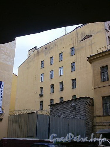 Гагаринская ул., д. 32. Вид во внутренний двор. Фото июнь 2004 г.