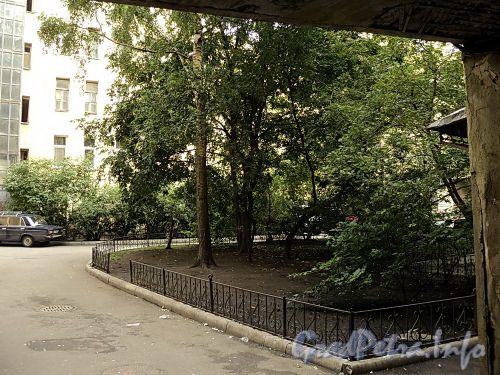 Гагаринская ул., д. 34. Во дворе дома. Фото сентябрь 2010 г.