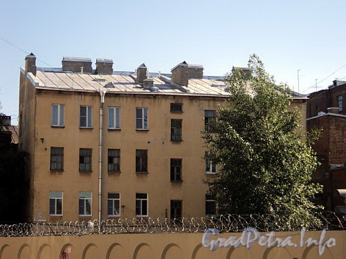 Смоленская ул., д. 29. Общий вид с Заозерной улицы. Фото июль 2010 г.