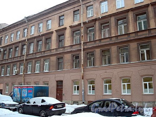 Серпуховская ул., д. 1 (левая часть). Фрагмент фасада здания. Фото январь 2011 г.