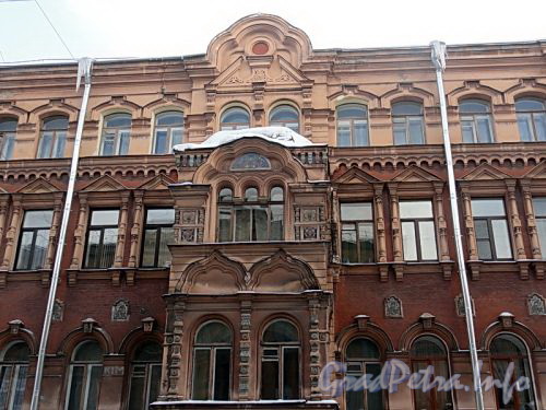 Ул. Достоевского, 38. Фрагмент фасада здания. Фото январь 2011 г.