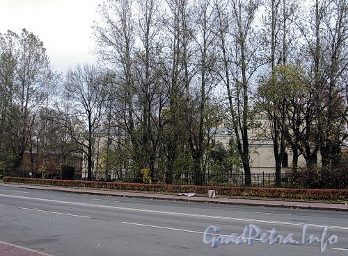 Ул. Смольного, д. 2. Главное здание. Вид от улицы Пролетарской Диктатуры. Фото октябрь 2010 г.