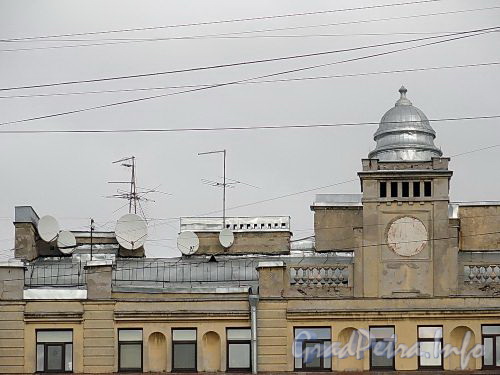 Конная ул., д. 8. Фрагмент фасада. Вид с Невского проспекта. Фото март 2011 г.