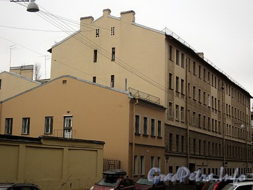 Мариинская ул., д. 7, лит. Б и А. Фасады зданий по Мариинской улице. Фото апрель 2011 г.