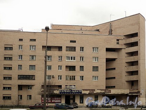 Варшавская ул., д. 51, корп. 1. Северная оконечность здания. Фото апрель 2011 г.