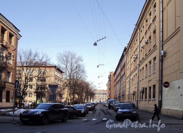 Перспектива Очаковской улицы от Кавалергардской улицы в сторону Одесской улицы. Фото апрель 2011 г.