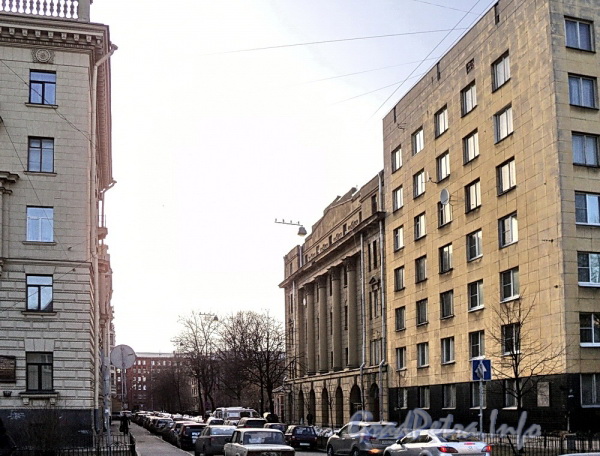 Перспектива Очаковской улицы от Одесской улицы в сторону Кавалергардской улицы. Фото апрель 2011 г.