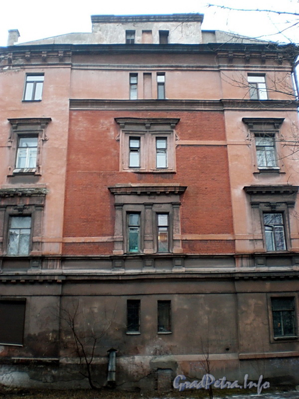 Ул. Писарева, д. 4. Фрагмент торцевого фасада. Фото март 2009 г.