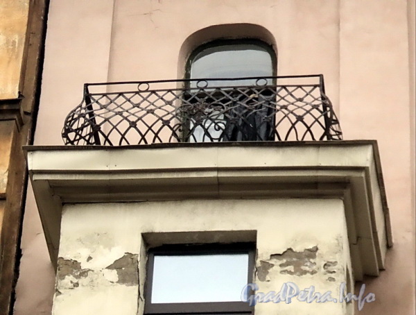 Ул. Блохина, д. 1. Балконное ограждение эркера. Фото июнь 2010 г.