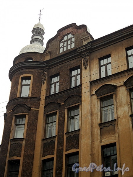 Ул. Блохина, д. 3. Фрагмент фасада. Фото июнь 2010 г.