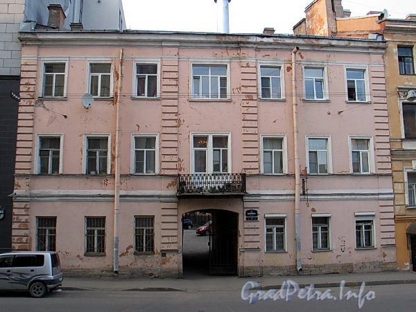 Ул. Блохина, д. 7. Фасад здания. Фото апрель 2011 г.