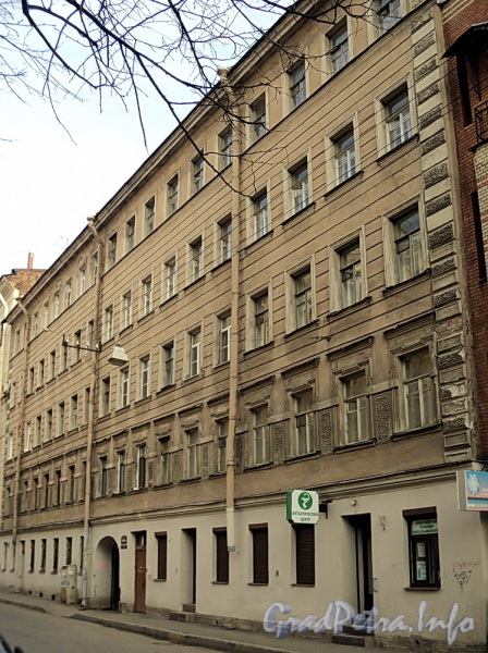 Ул. Блохина, д. 10. Фасад здания. Фото апрель 2011 г.