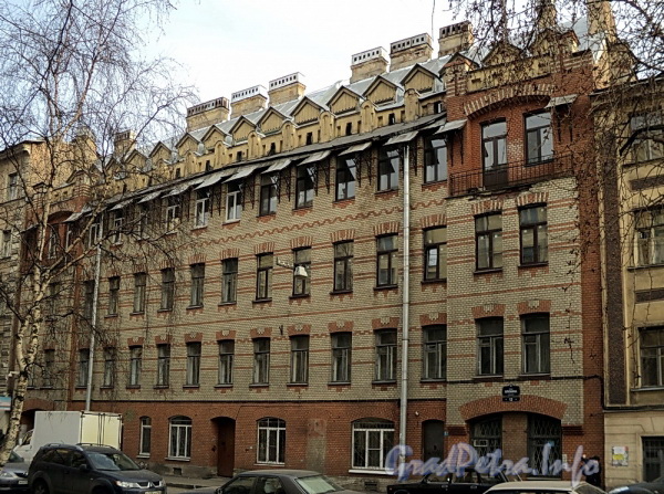 Ул. Блохина, д. 12. Фасад здания. Фото апрель 2011 г.