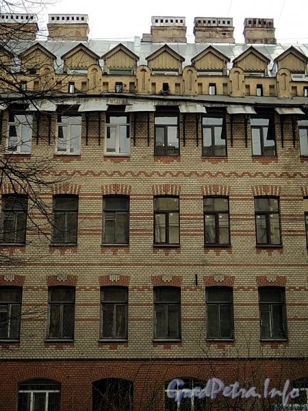 Ул. Блохина, д. 12. Фрагмент фасада. Фото апрель 2011 г.