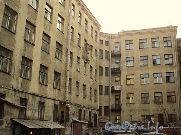 Ул. Блохина, д. 15. Вид со двора. Фото апрель 2011 г.