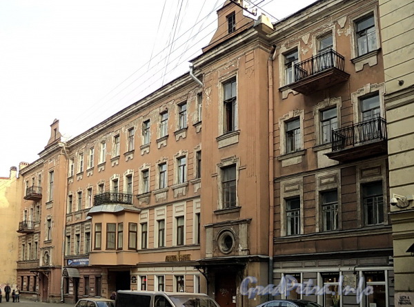 Ул. Блохина, д. 18. Фасад здания. Фото апрель 2011 г.